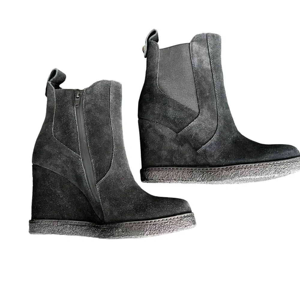 VANELI JABEL Women’s Black Suede Water Resistant Wedge Ankle Boot Size 8N